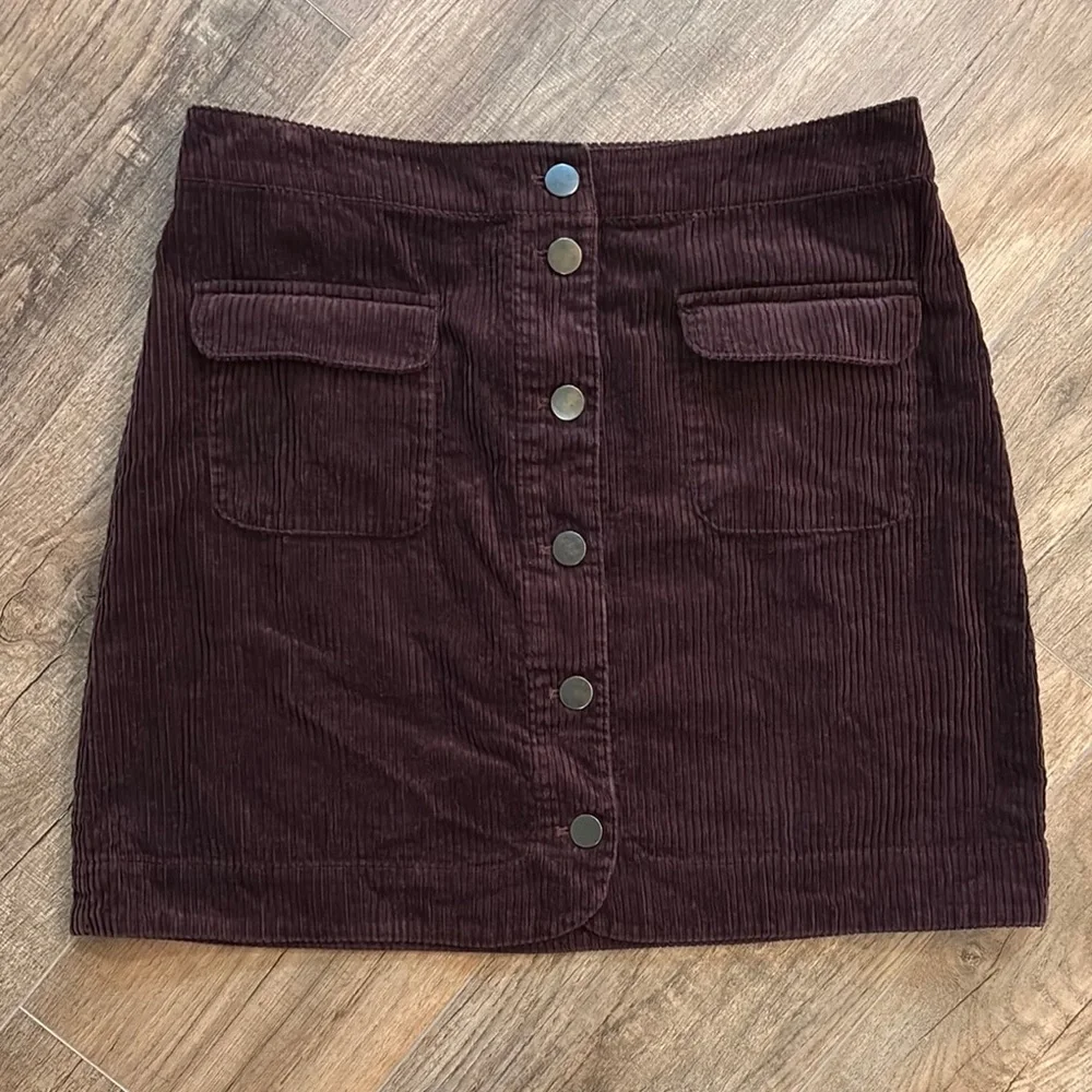 LOFT Women’s Corduroy Mini Skirt Purple Brown‎ Size 10P Patched Pockets